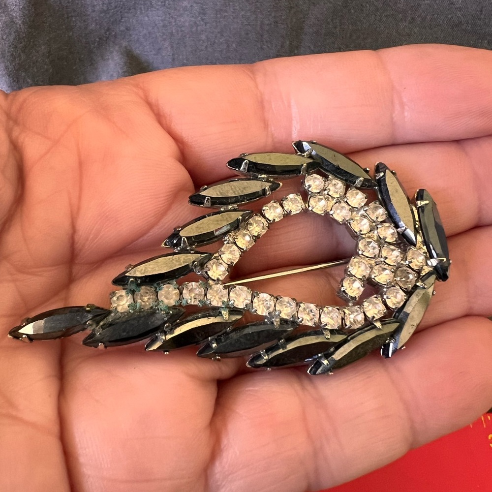 Beautiful smoky black glass and clear rhinestones brooch 2-1/2”